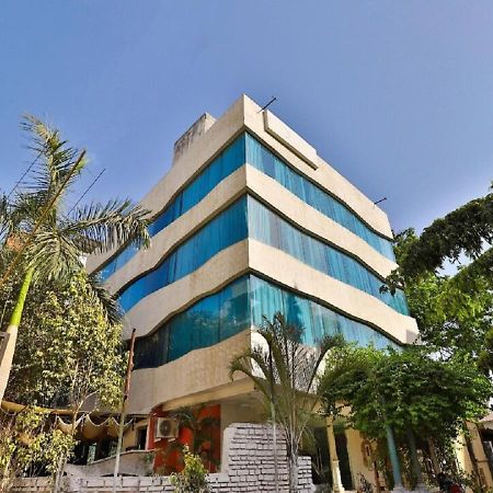 The Sky Imperial Hotel Yahvi Vadodara Bagian luar foto