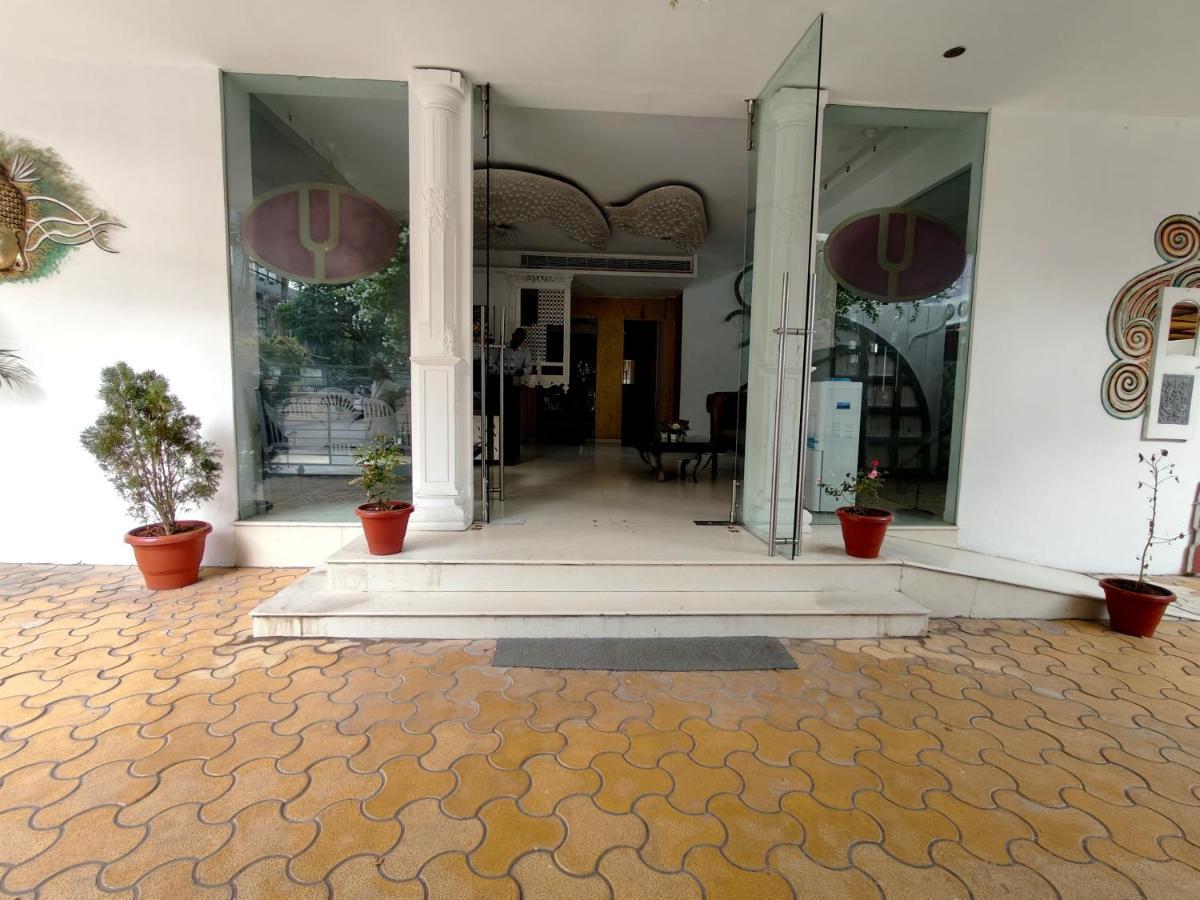 The Sky Imperial Hotel Yahvi Vadodara Bagian luar foto